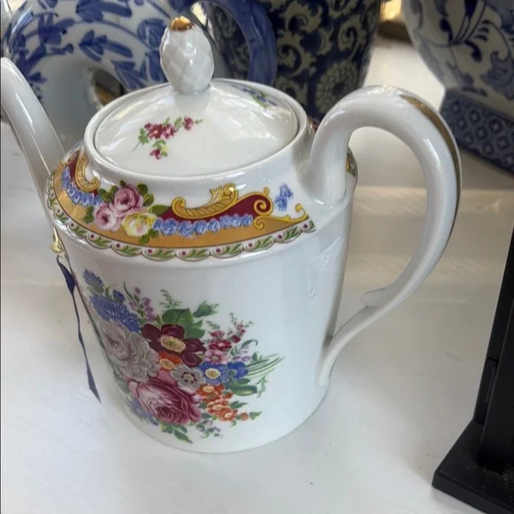 Limoges Floral Teapot White with Multicolor Design Beautiful condition no chips - Picture 7 of 9